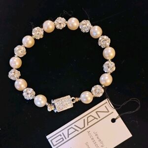 Cream Pearl & Crystal Stretch Bracelet 7 Inches Long Magnetic Closure